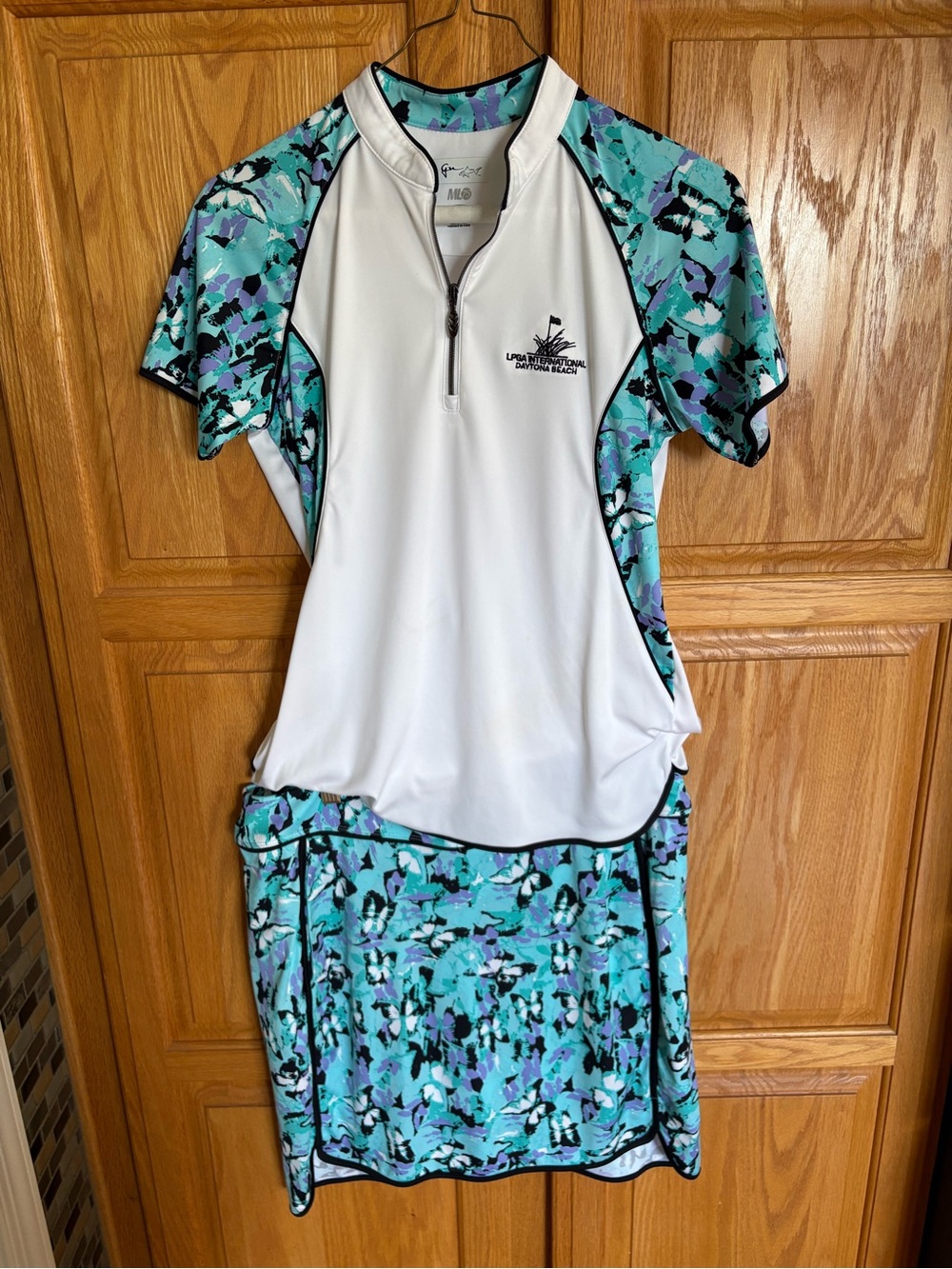 Golf/tennis Greg Norman Collection White and Turquoise Floral Active Skort set
